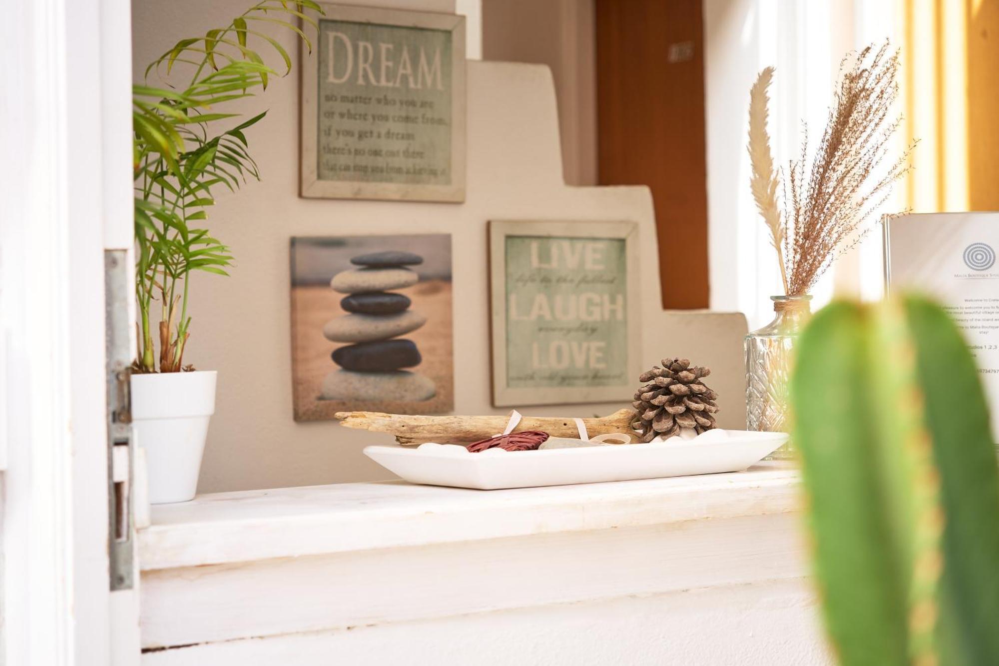 Malia Boutique Studios Luaran gambar